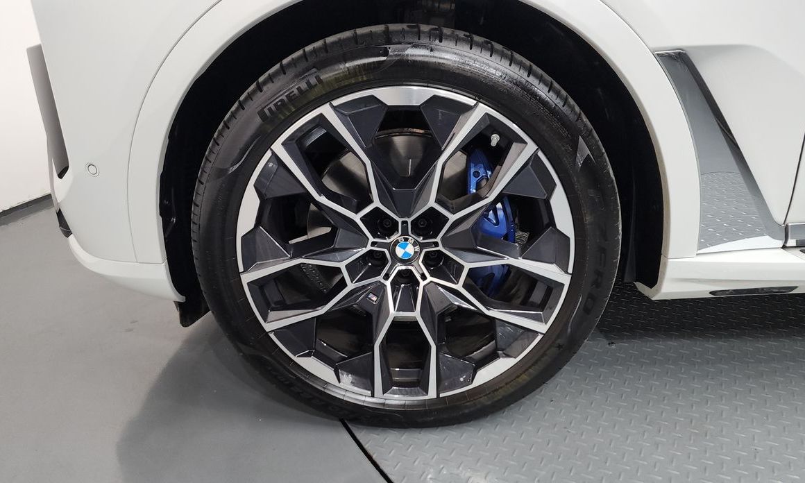 BMW X7 2025
