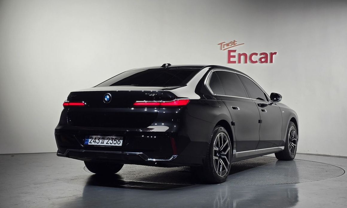 BMW 7-Series 2024