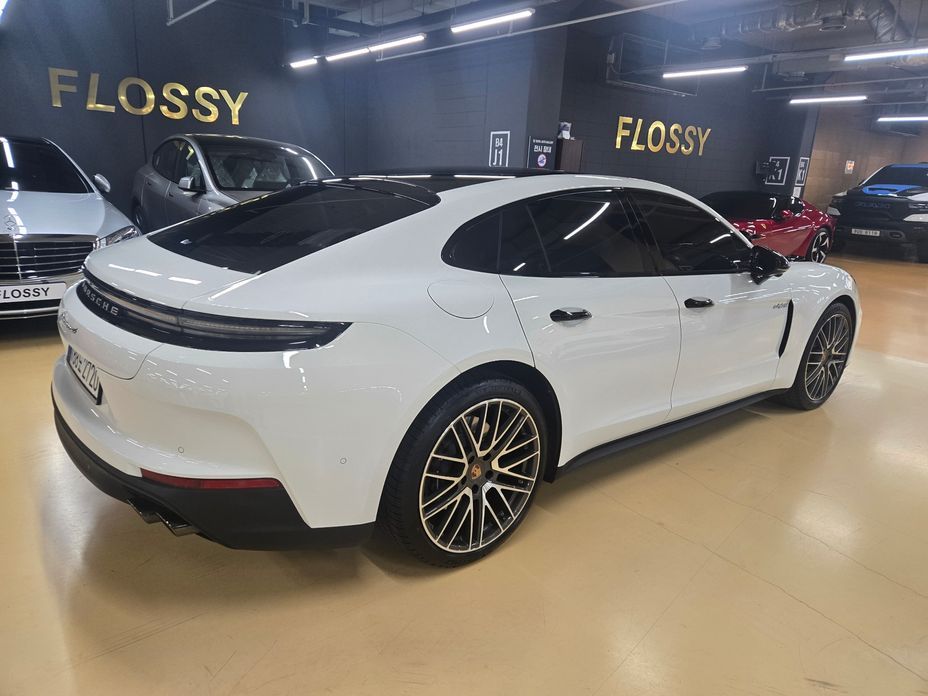 Porsche Panamera 2025