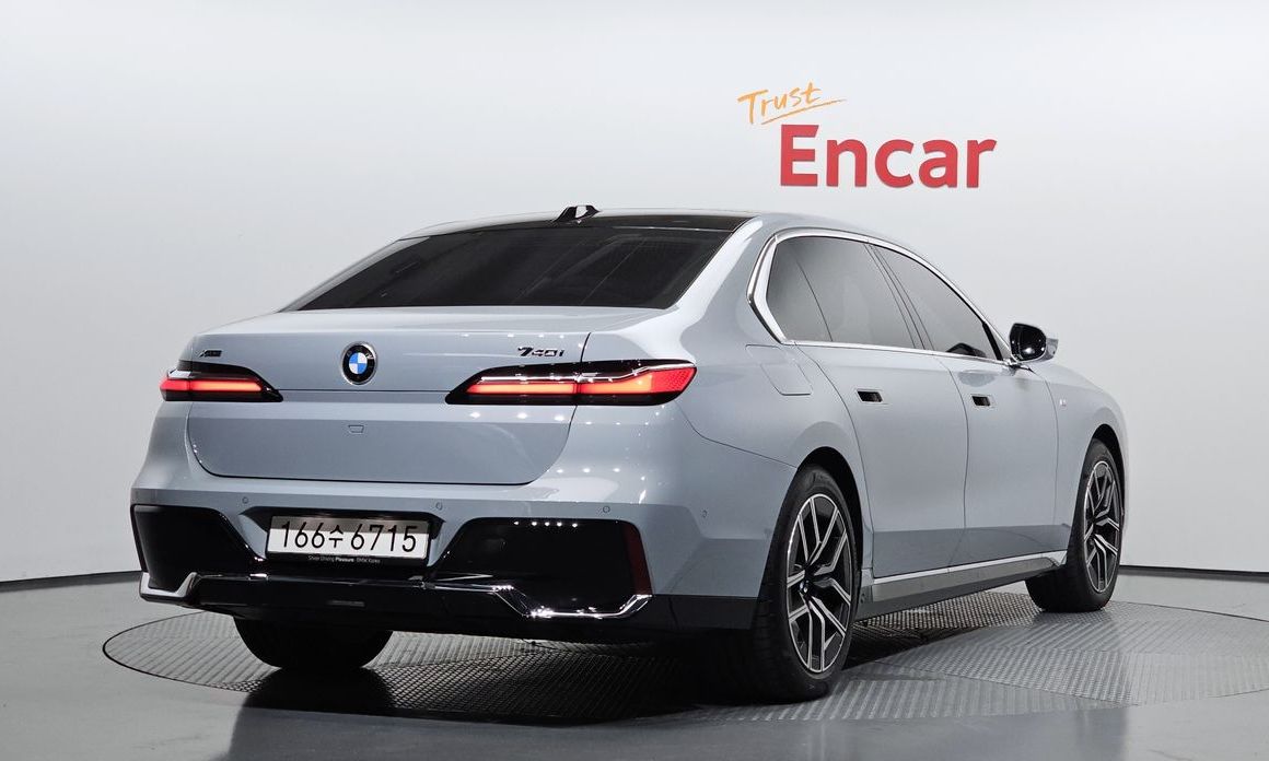 BMW 7-Series 2025