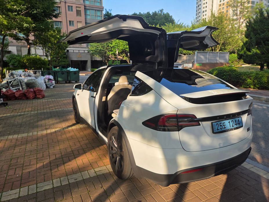 Tesla Model X 2023