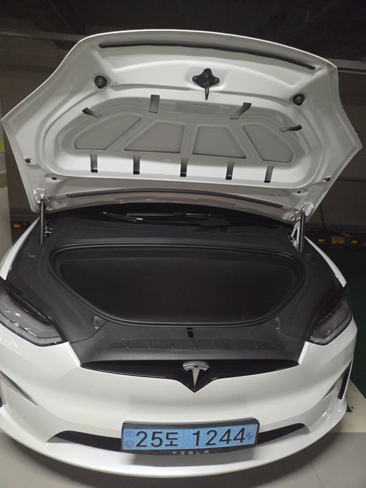 Tesla Model X 2023