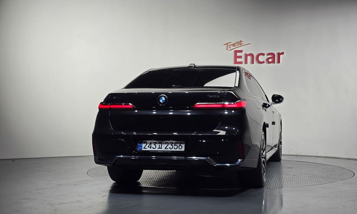 BMW 7-Series 2024