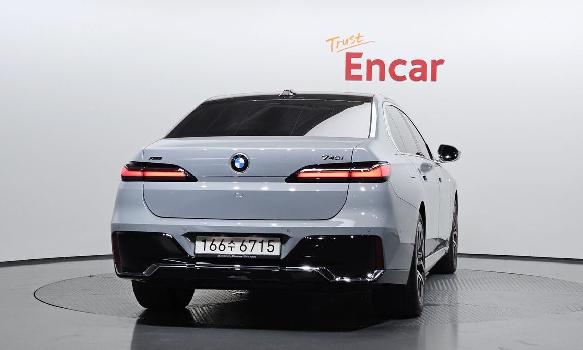 BMW 7-Series 2025