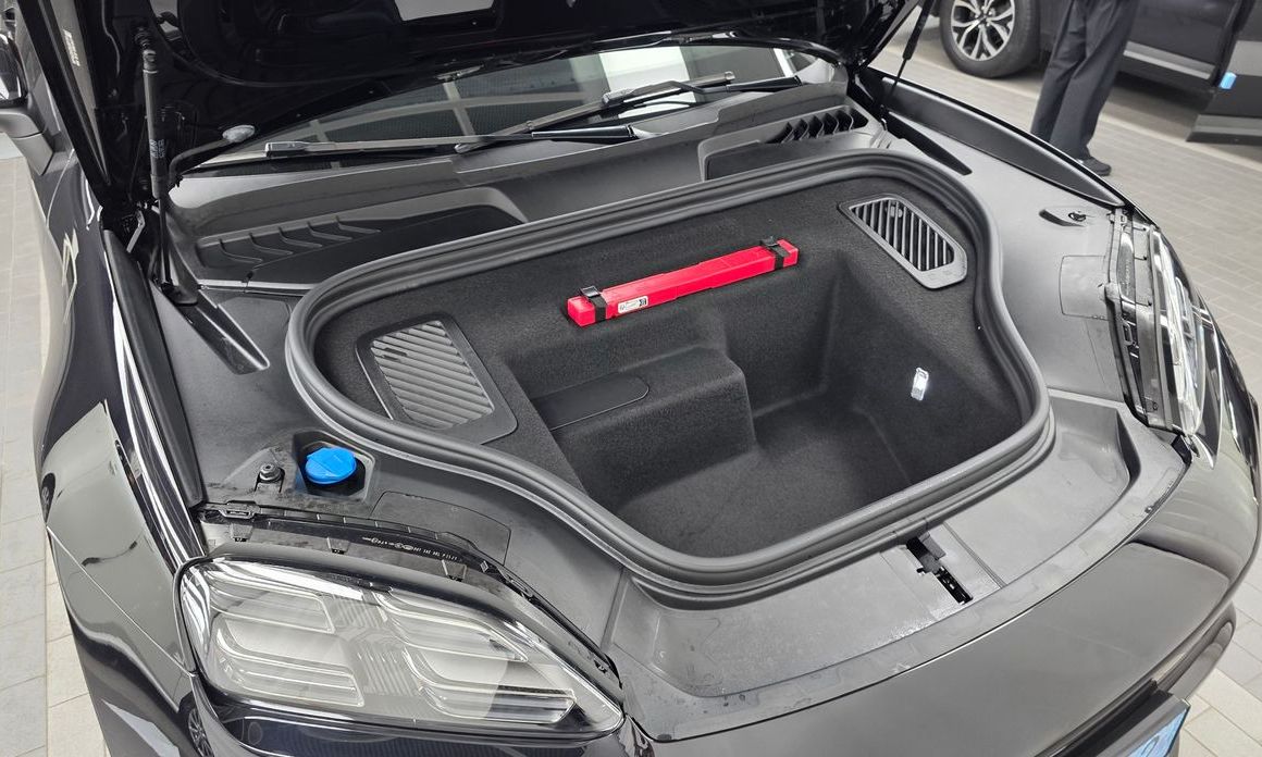 Porsche Macan 2025