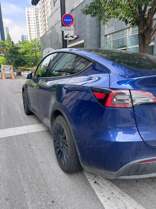 Tesla Model Y 2024