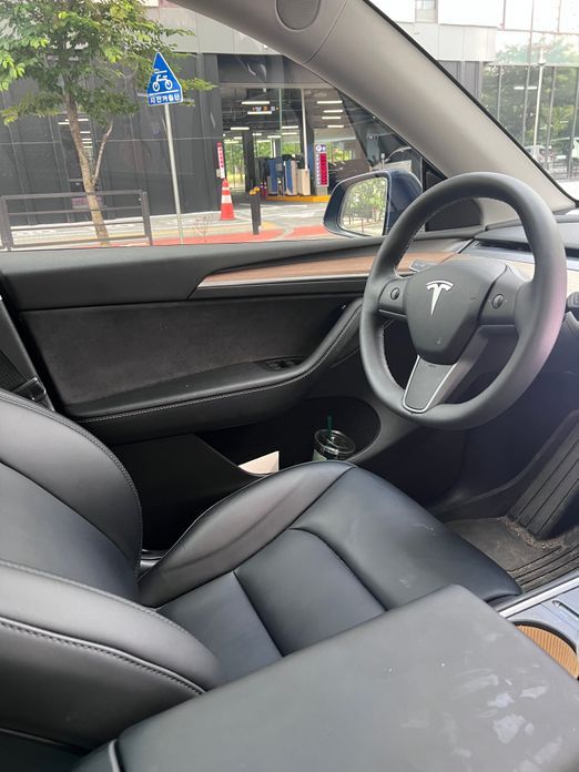 Tesla Model Y 2024