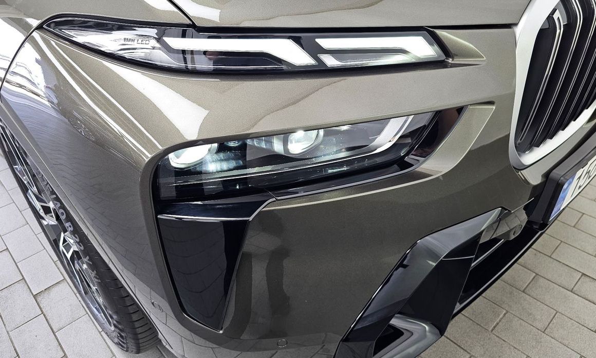 BMW X7 2025