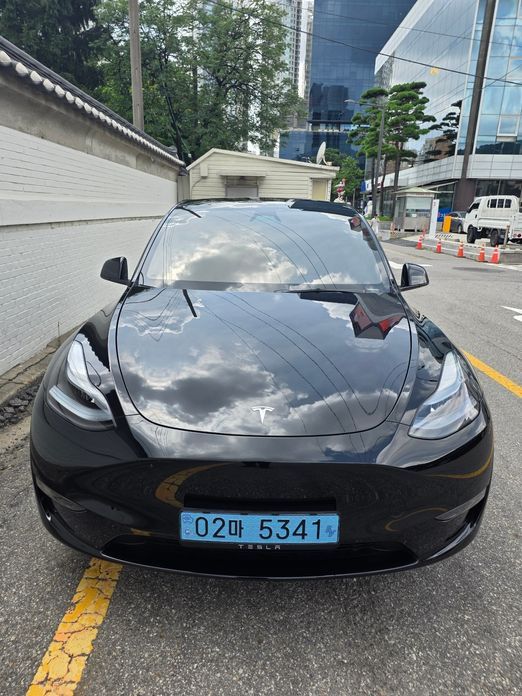 Tesla Model Y 2024