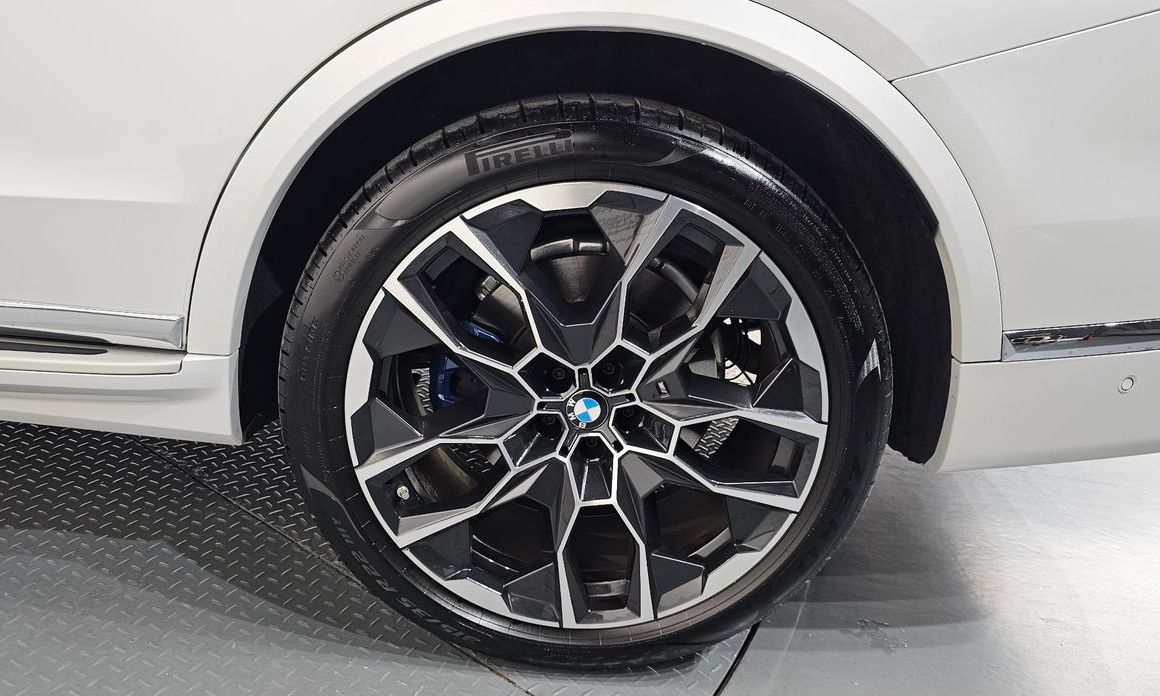 BMW X7 2025