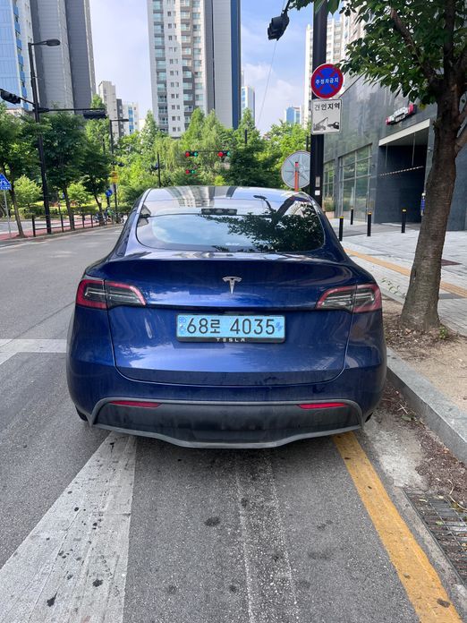 Tesla Model Y 2024