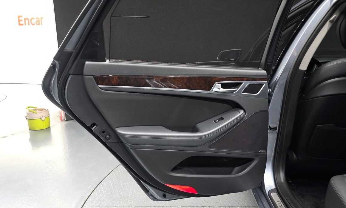 Hyundai Genesis 2015