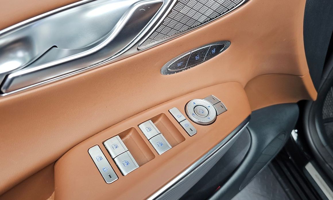 Genesis GV70 2024