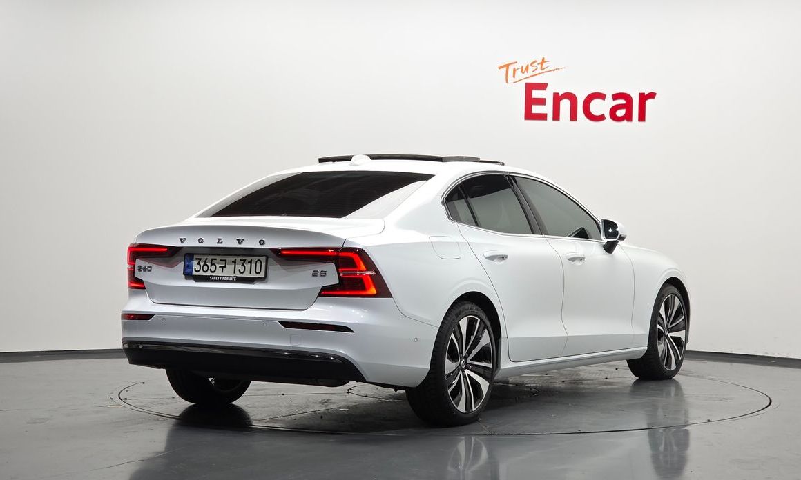 Volvo S60 2025