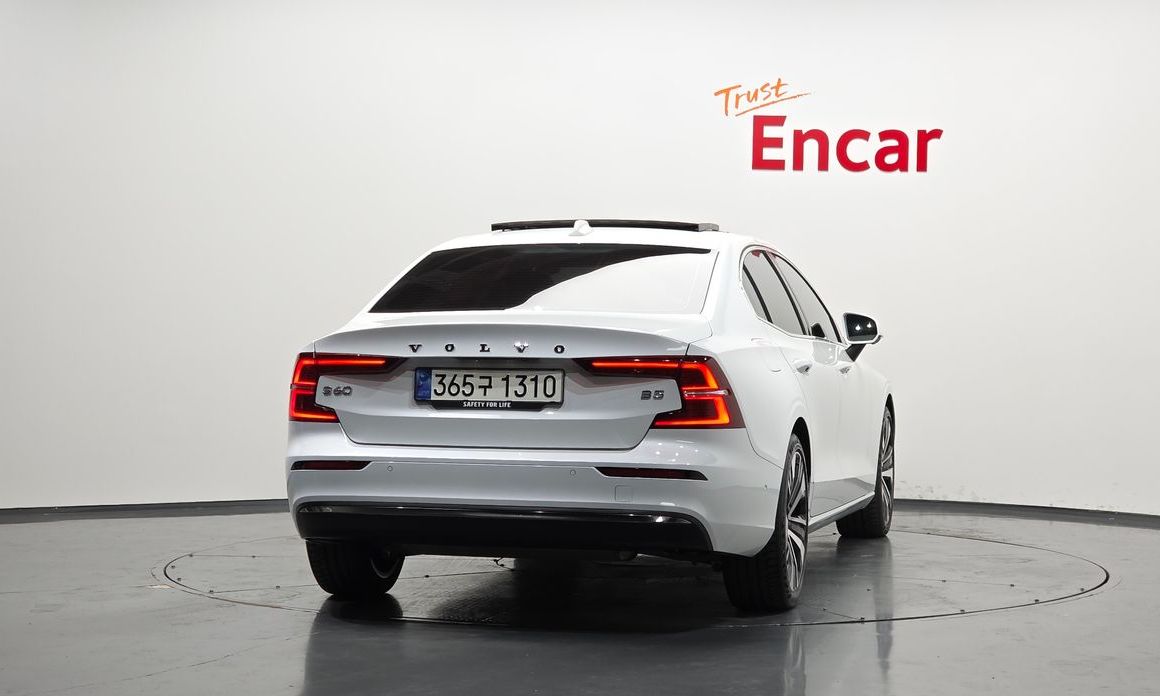 Volvo S60 2025
