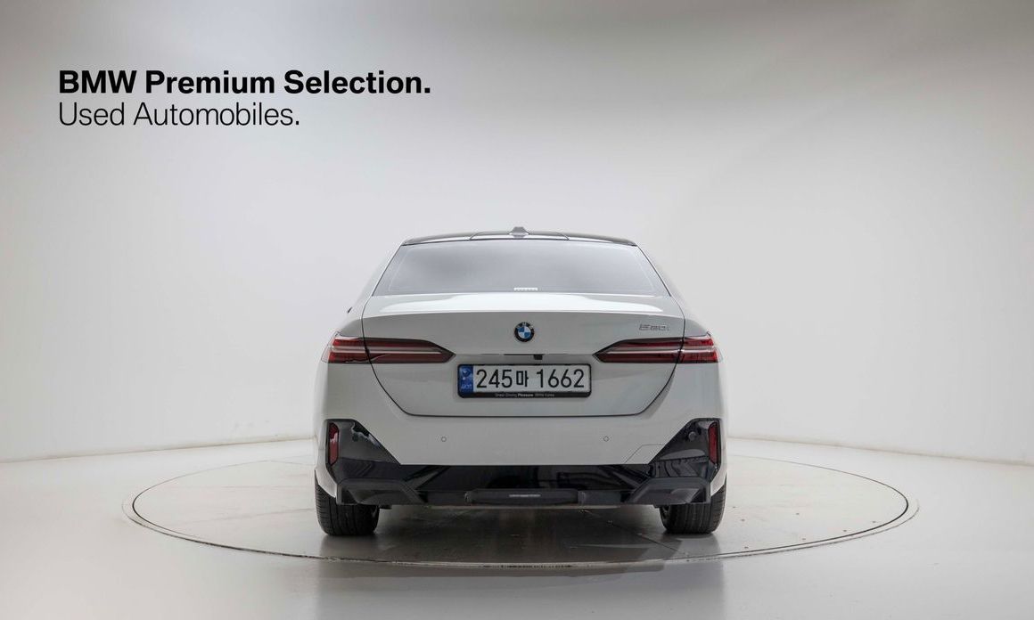 BMW 5-Series 2024