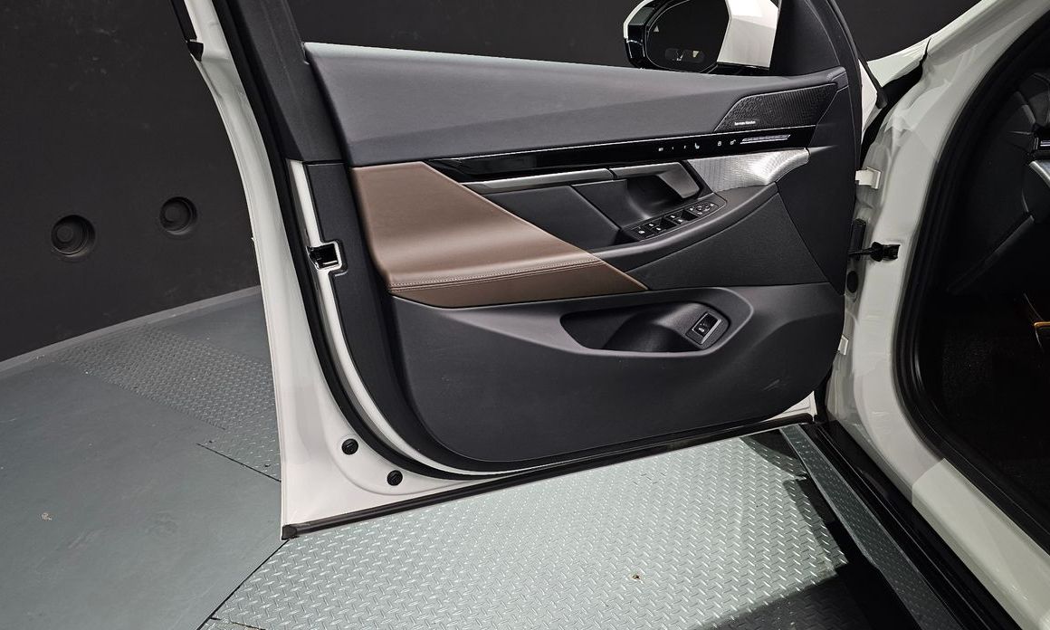 BMW 5-Series 2024