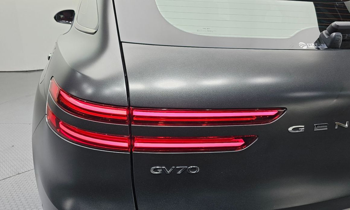 Genesis GV70 2025
