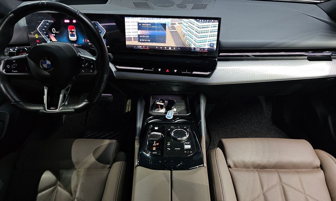 BMW 5-Series 2024