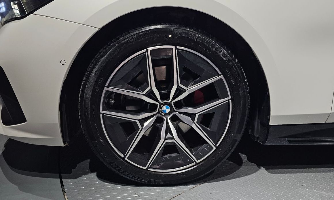 BMW 5-Series 2024
