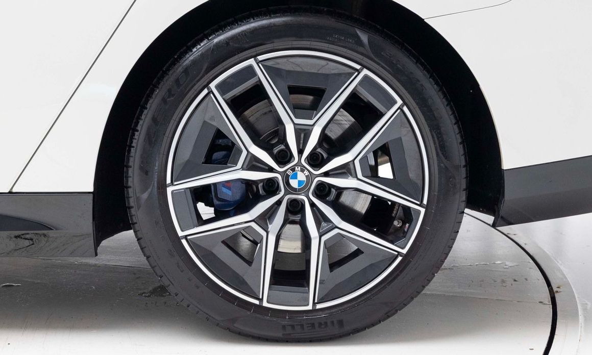 BMW 5-Series 2024