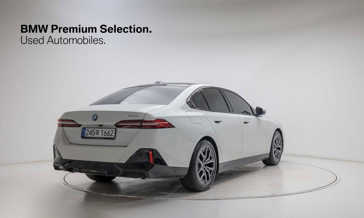BMW 5-Series 2024