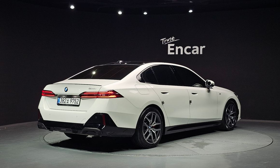 BMW 5-Series 2024