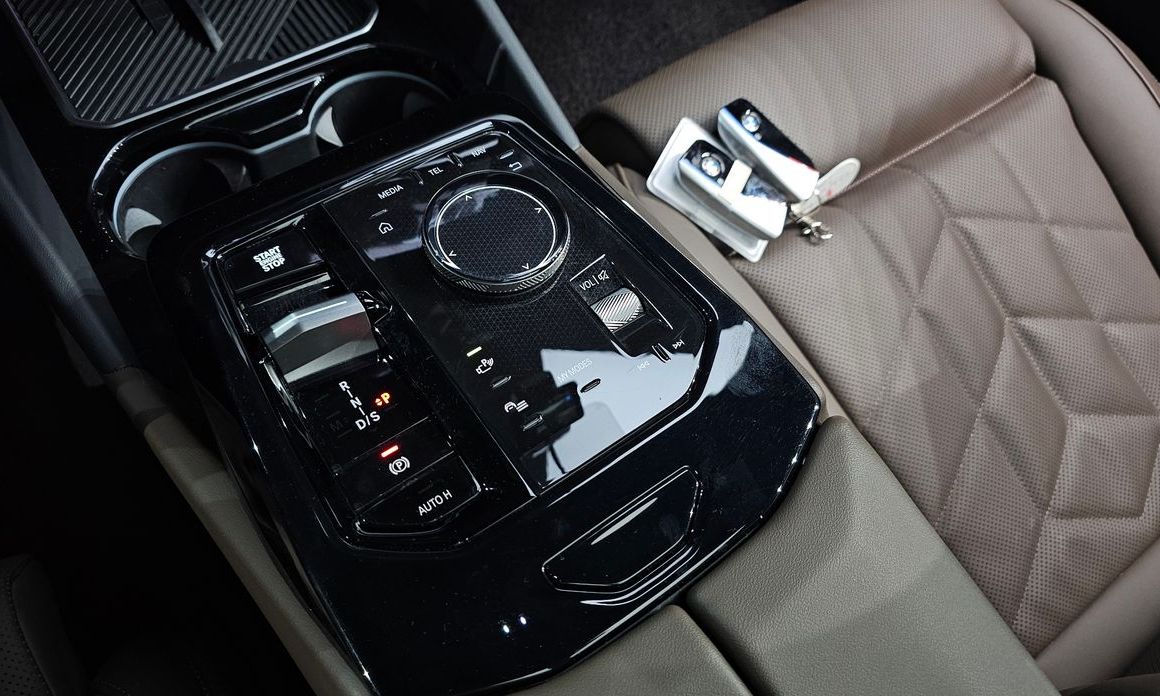 BMW 5-Series 2024