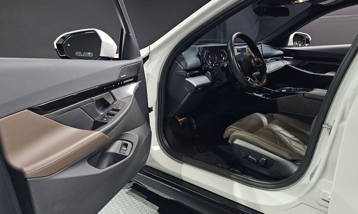 BMW 5-Series 2024