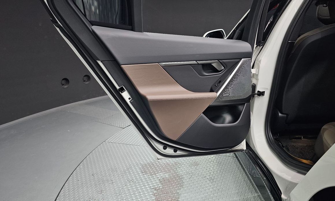 BMW 5-Series 2024