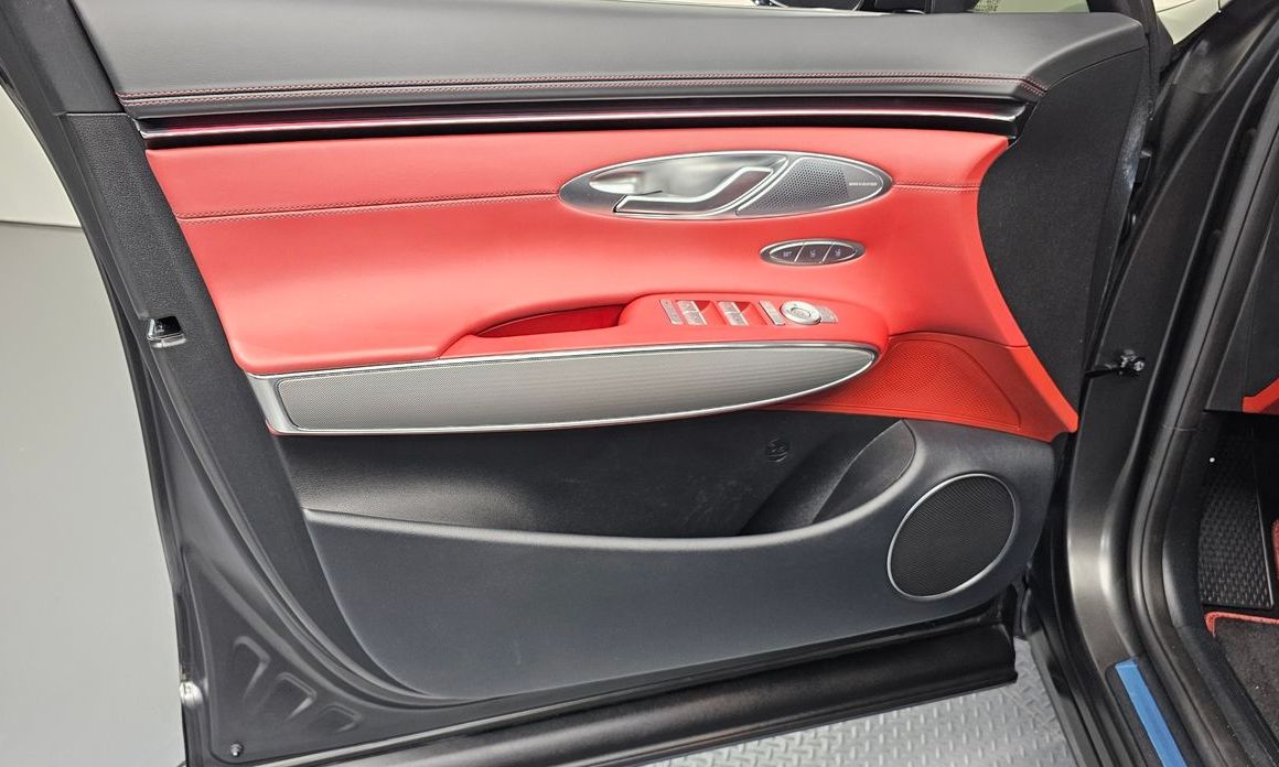 Genesis GV70 2025