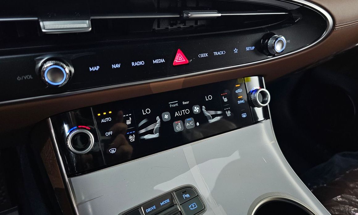 Genesis GV70 2025