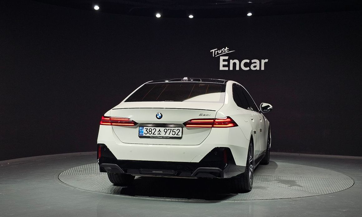 BMW 5-Series 2024