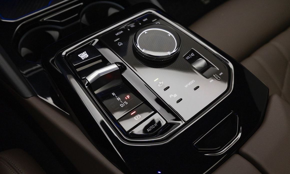 BMW 5-Series 2024