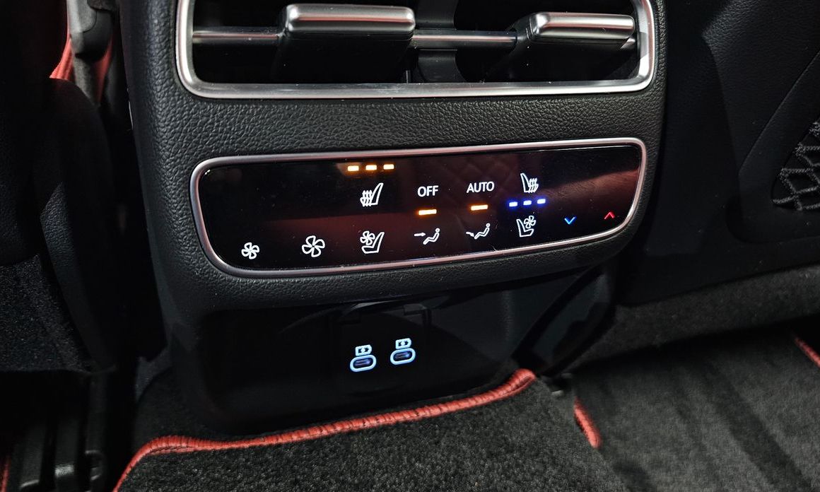 Genesis GV70 2025