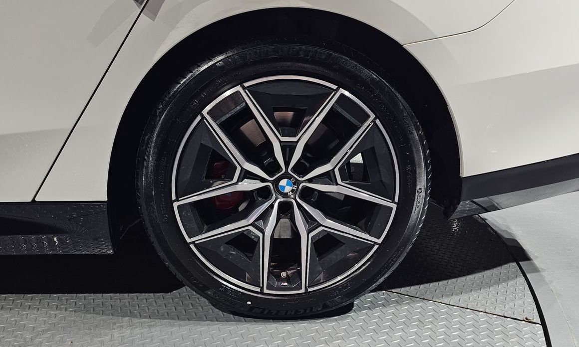BMW 5-Series 2024