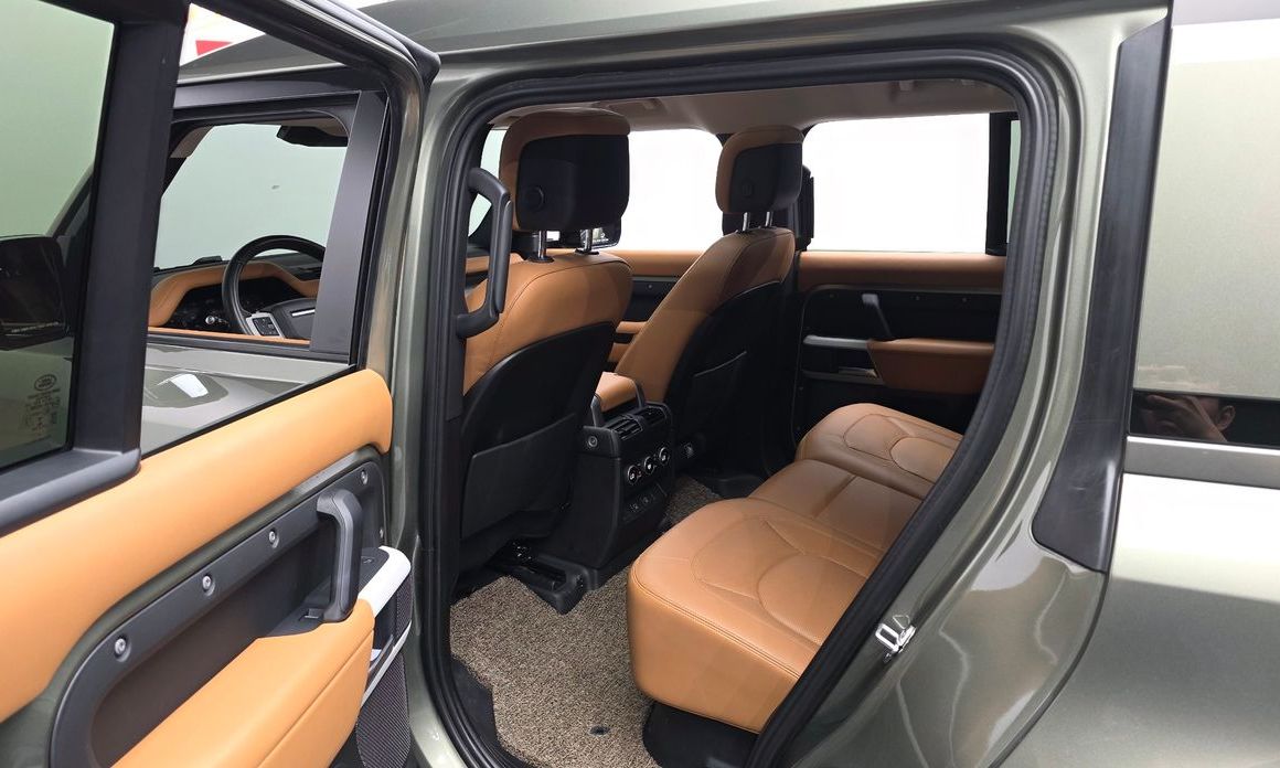 Land Rover Defender 2023