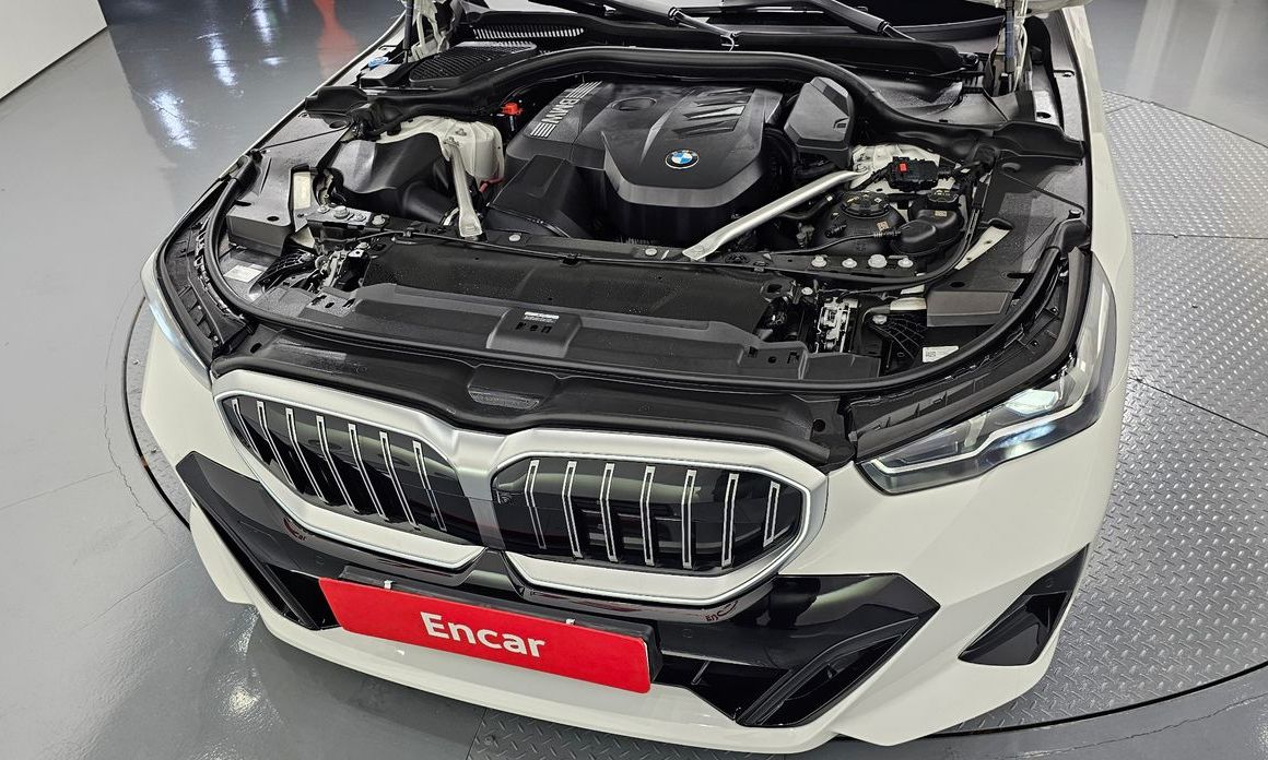 BMW 5-Series 2024