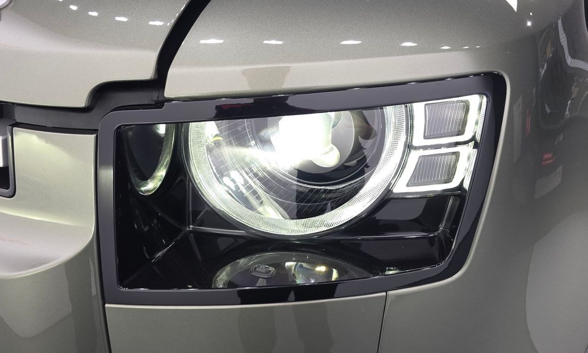 Land Rover Defender 2023
