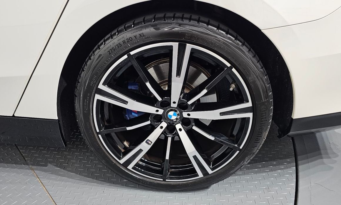 BMW 5-Series 2024