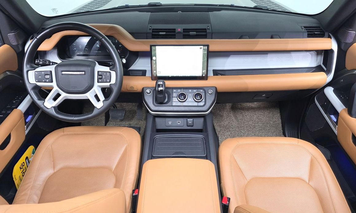 Land Rover Defender 2023