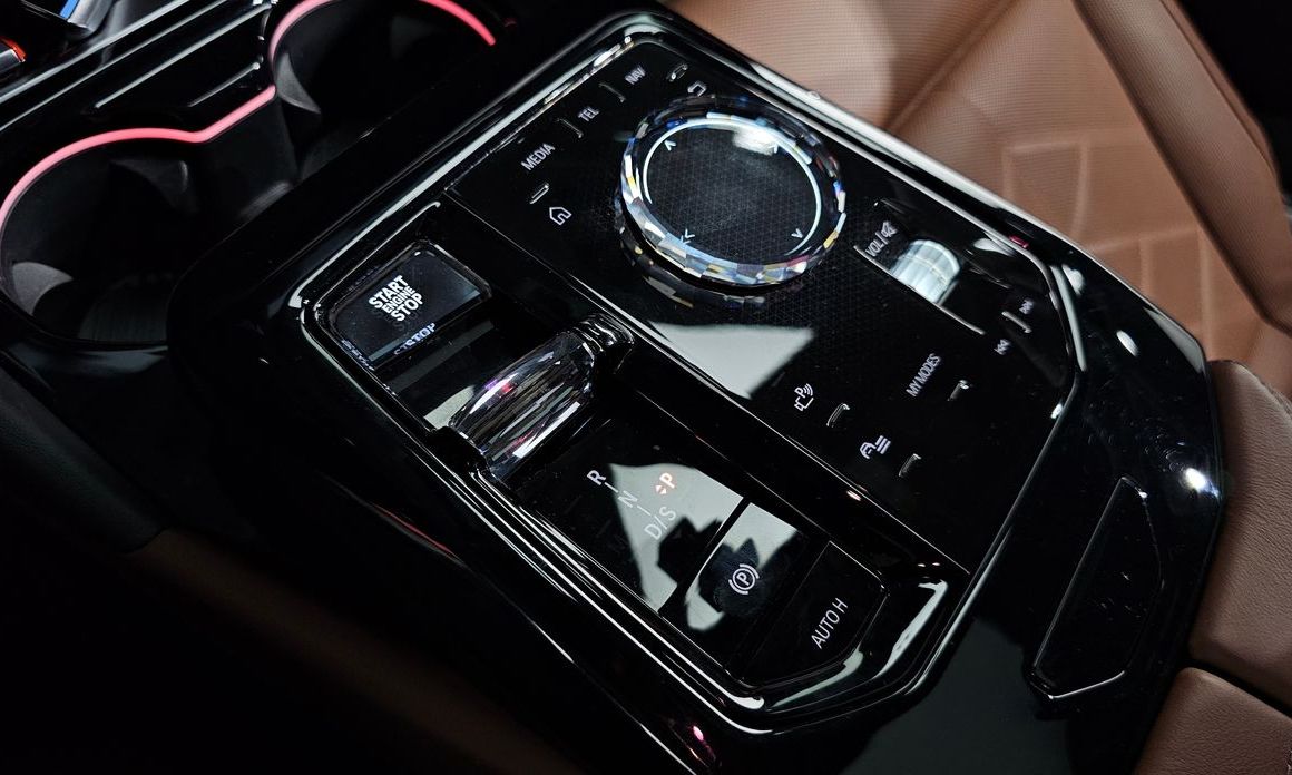 BMW 5-Series 2024