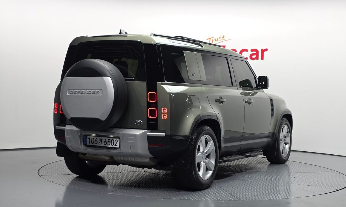 Land Rover Defender 2023