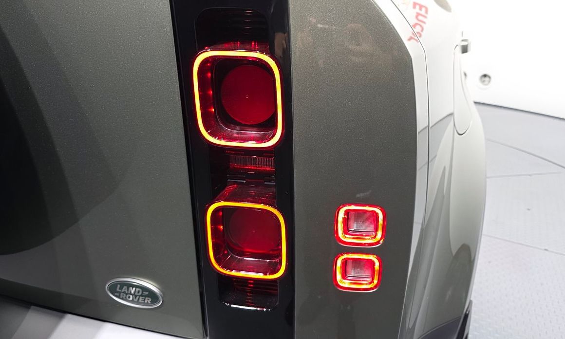 Land Rover Defender 2023