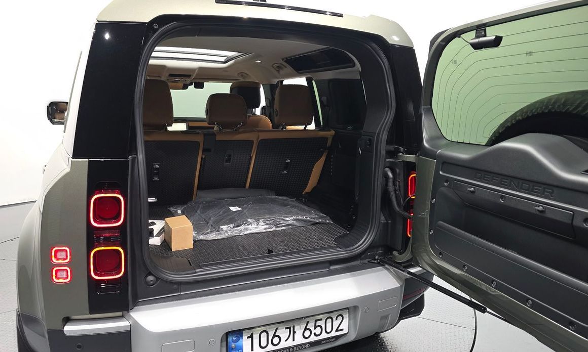 Land Rover Defender 2023