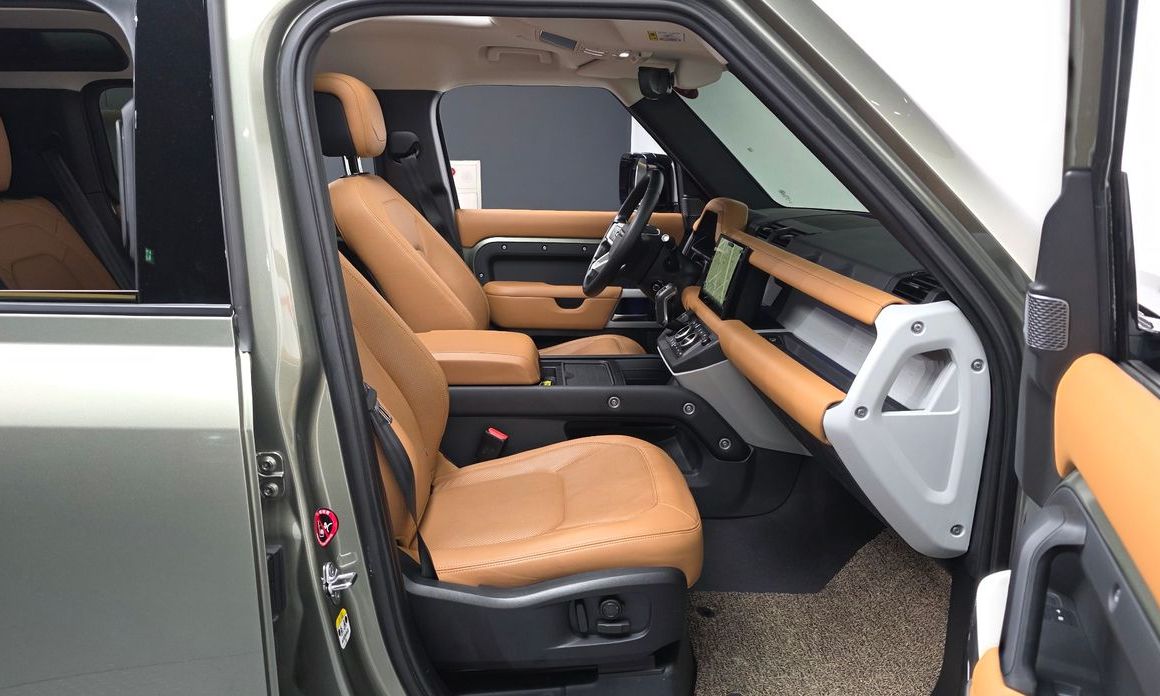 Land Rover Defender 2023