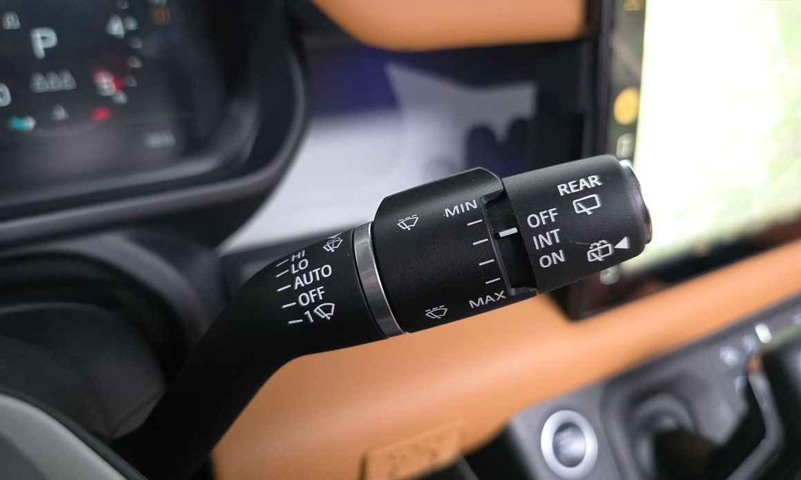 Land Rover Defender 2023