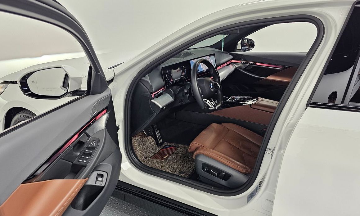 BMW 5-Series 2024