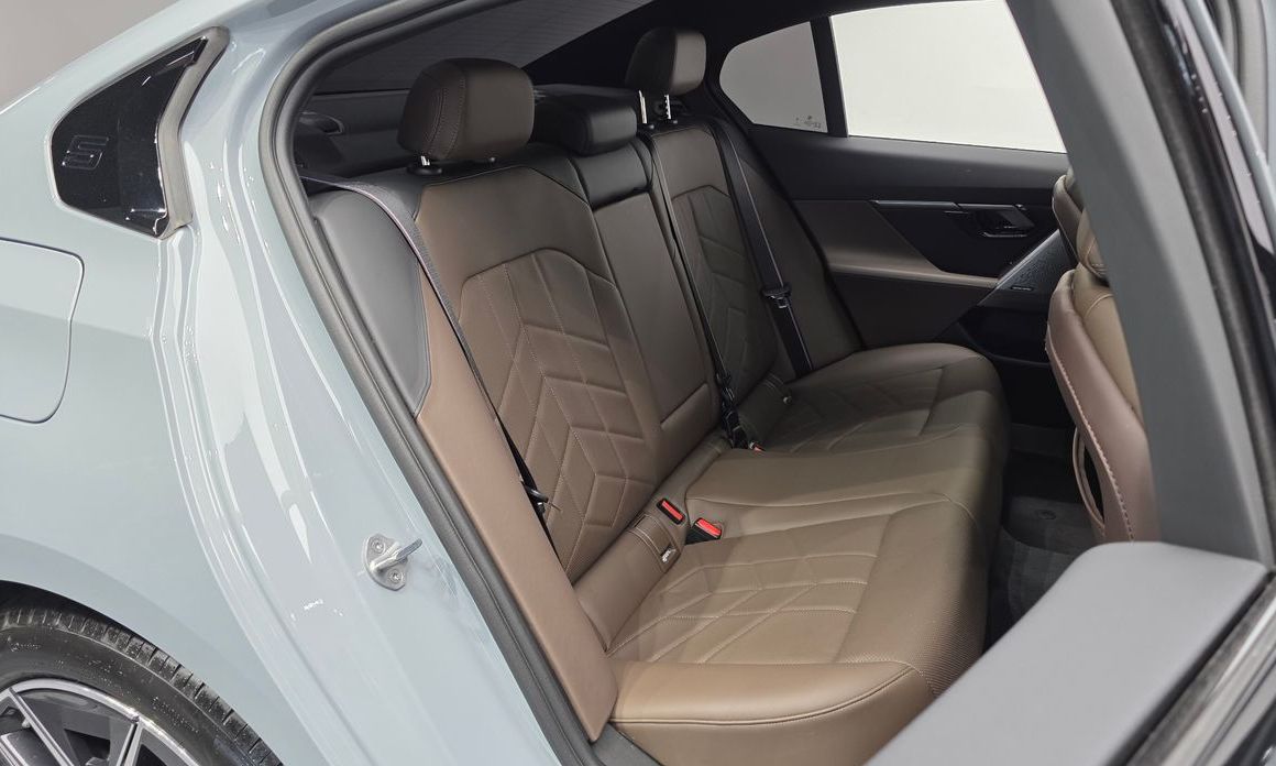 BMW 5-Series 2025