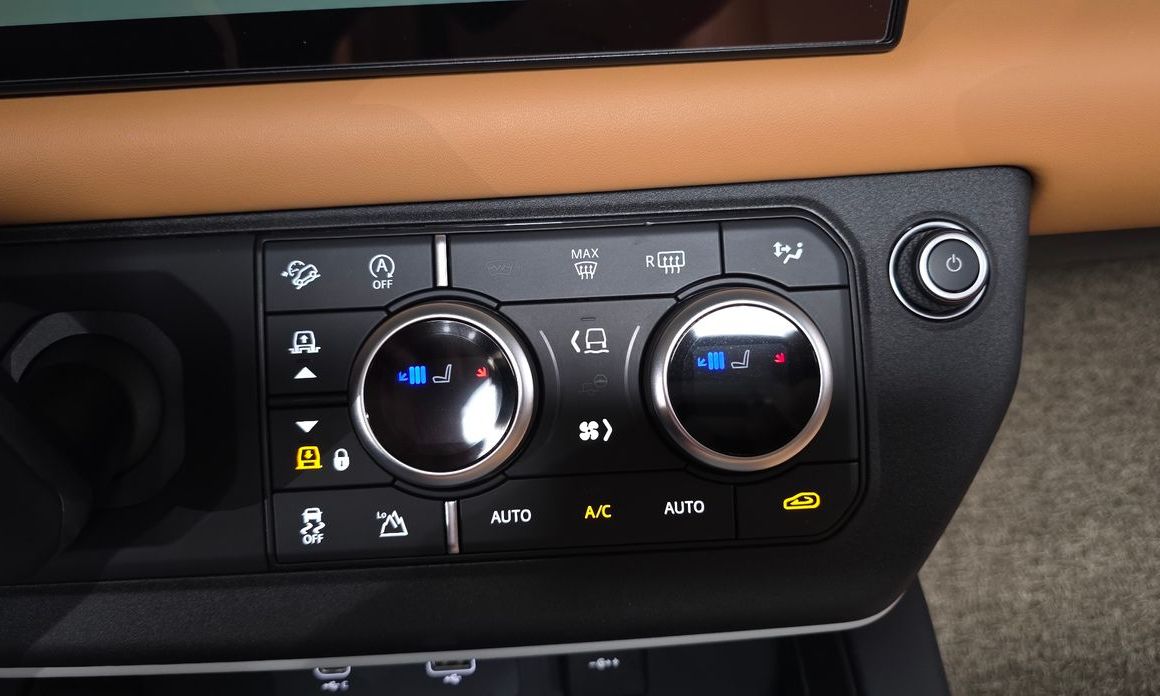 Land Rover Defender 2023